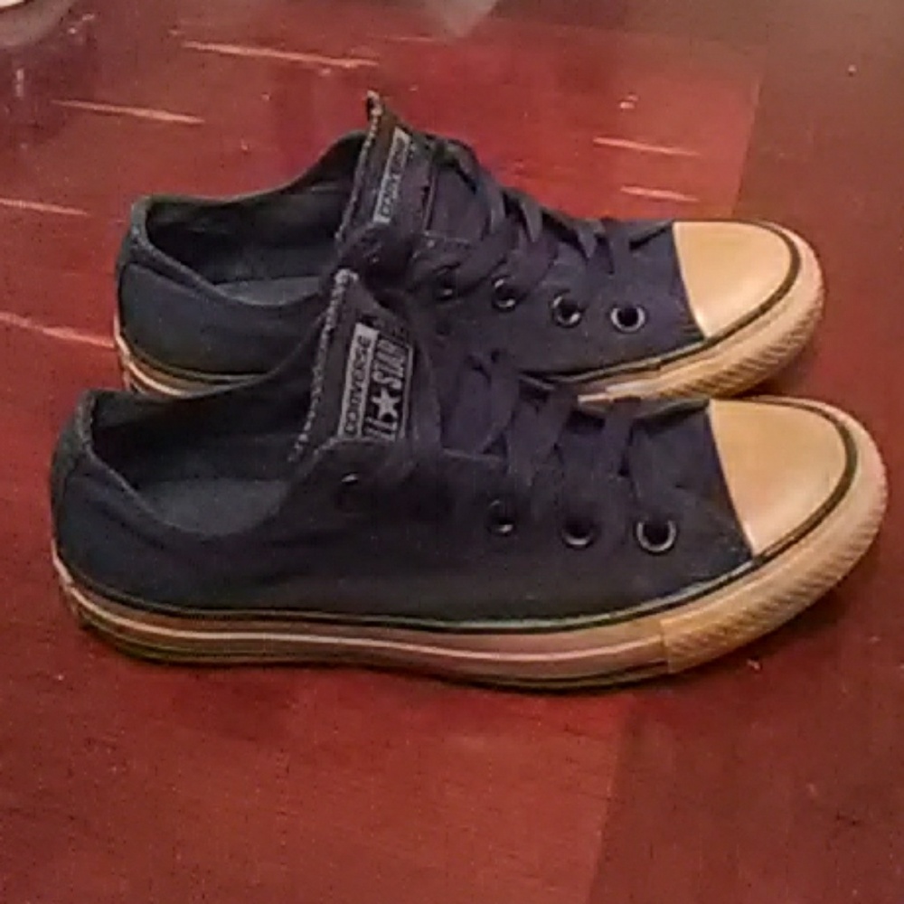 Converse - Picture 2 of 3